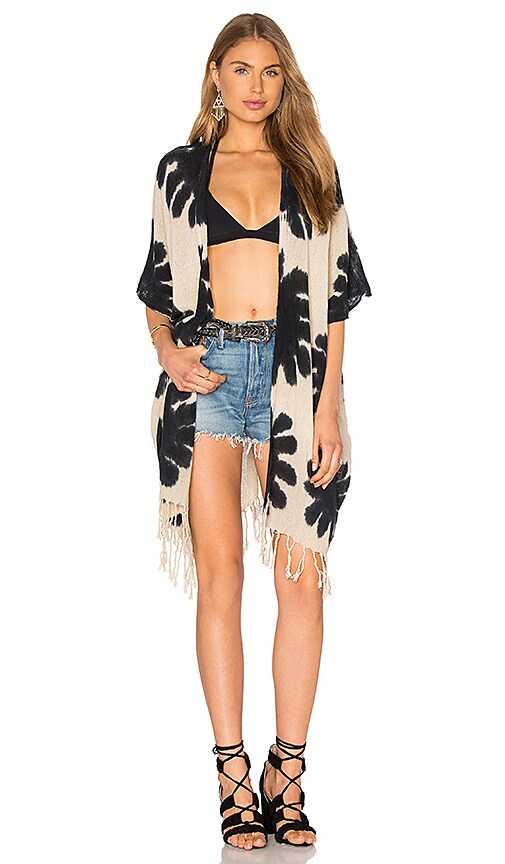 Tiare Hawaii Shipwreck Kimono in Cream & Black Meteor