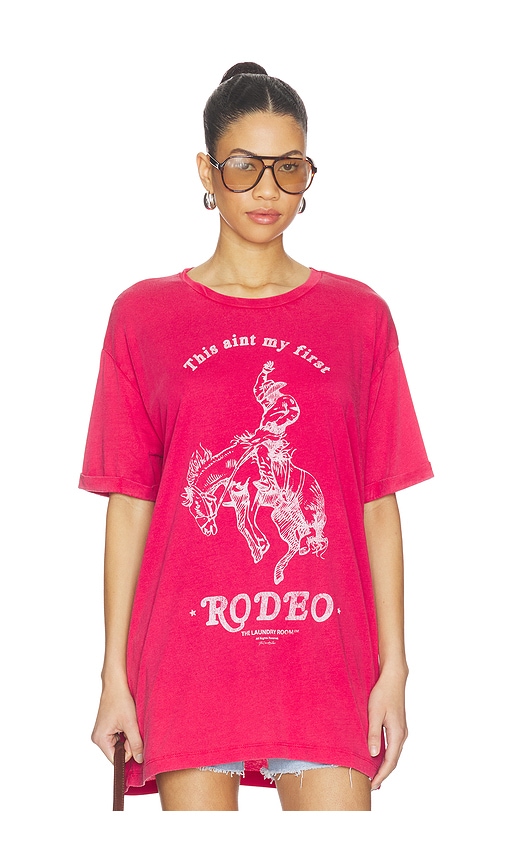 The Laundry Room T-SHIRT OVERSIZED THIS AIN'T MY FIRST RODEO en Red. Taille XS. Also en S, M.