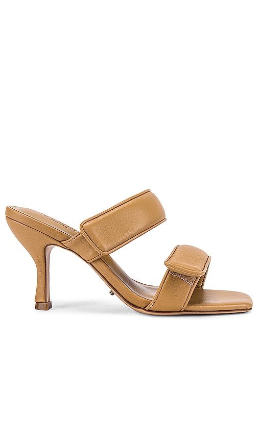 【Tony Bianco】Bounty Sheep Nappa/ヒール8.5cm Tony Bianco Bounty Mule in Honey Sheep Nappa | REVOLVE