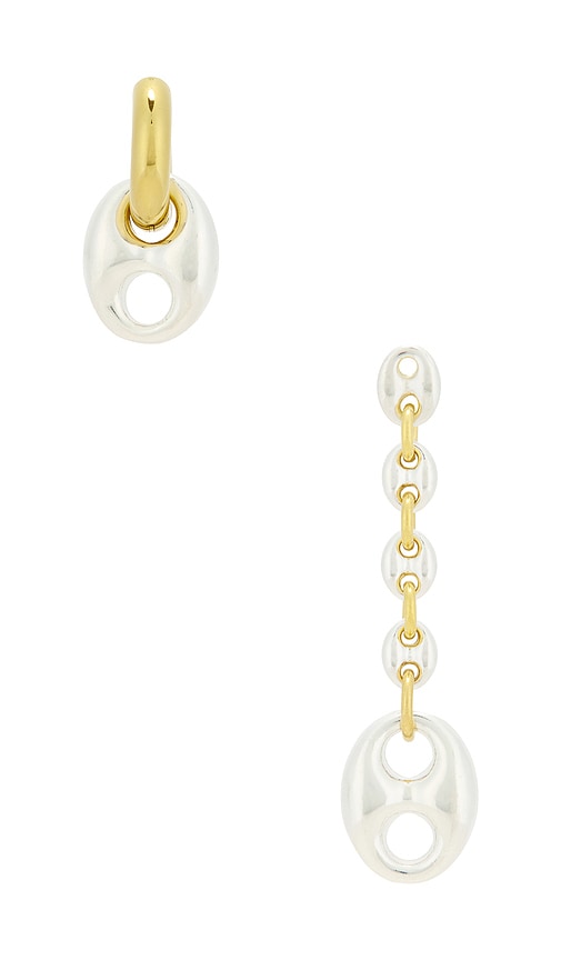  Timeless Pearly Drop Earrings In Metallic Gold. 