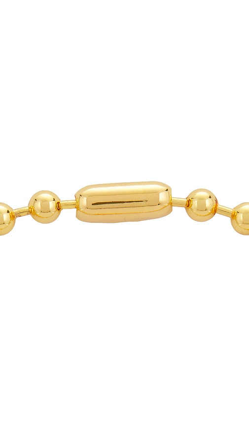  Timeless Pearly Shell Necklace In Metallic Gold. 