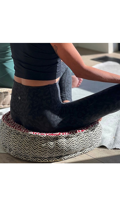  Verve Culture Rundes Kissen Meditation Cushion Round In Red. 