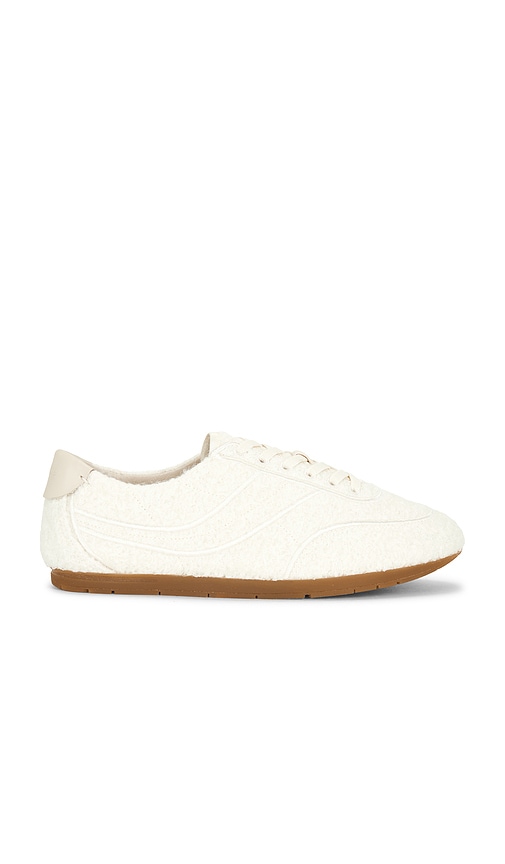 Vince LA Cozy Runner in Ivory. - size 10 (also in 6, 7, 8, 9)