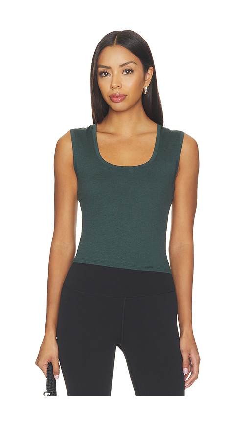 Vuori Halo Essential Scoop Tank Top In Hemlock Heather