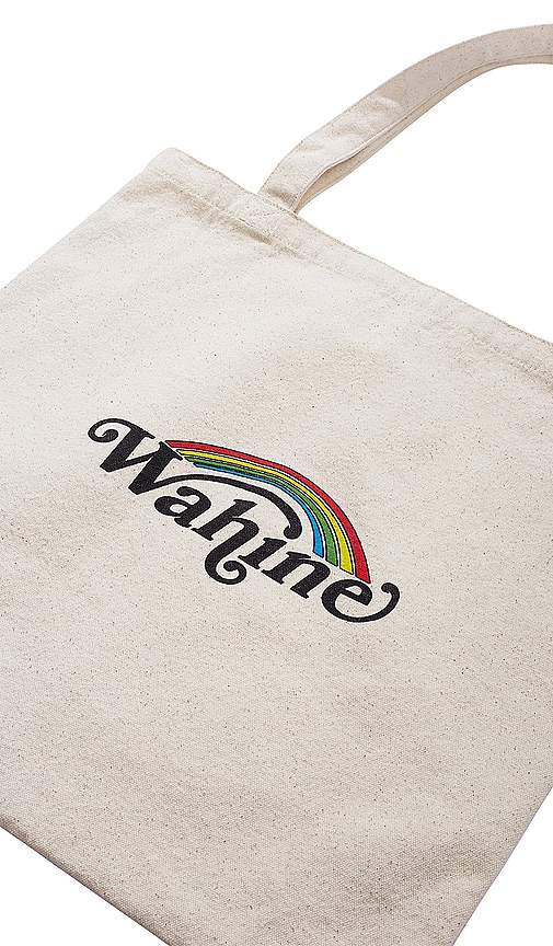 Shop Wahine Tote In 米白