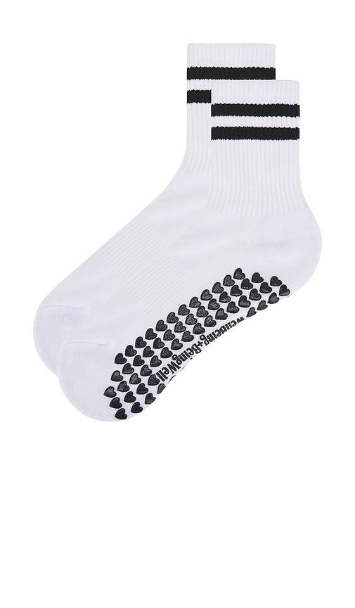 Wellbeing + Beingwell Striped Half Crew Grip Sock In 白色&黑色