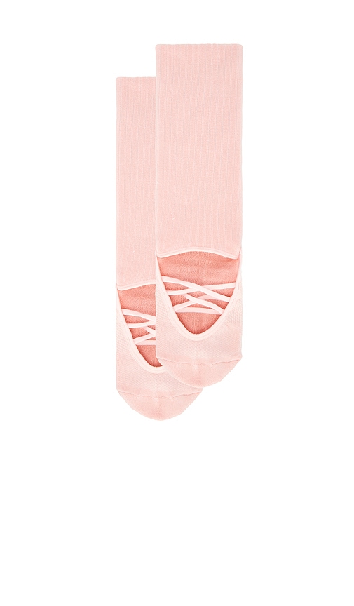  Wellbeing + Beingwell Socken Scrunch Ballet Grip Sock In Pink. 