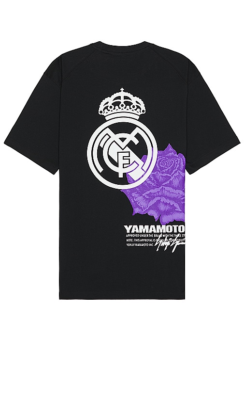 【安心の国内発送】Y-3 x REAL MADRID コラボ T RM MERCH TEE Y-3 Yohji Yamamoto x Real Madrid Merch Tee in Black | REVOLVE