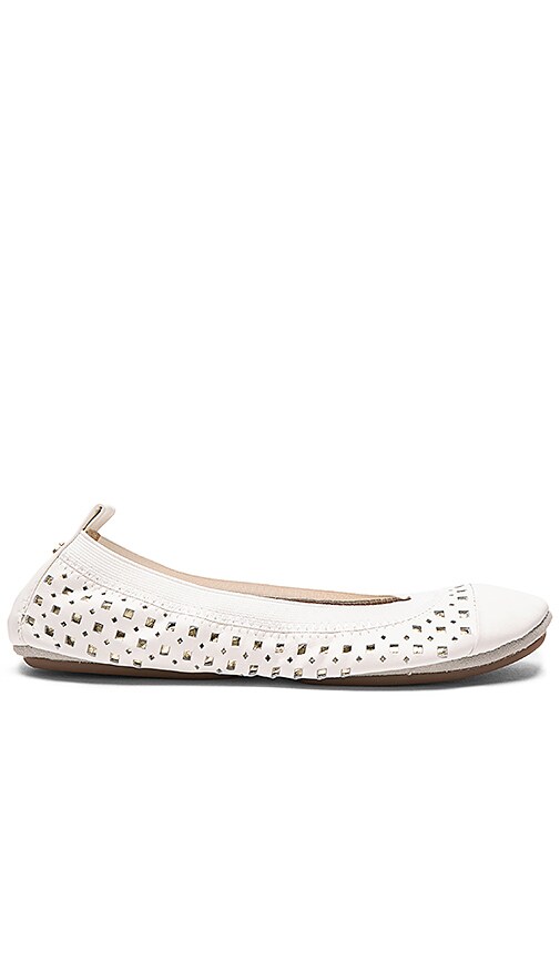 Yosi Samra Samantha Flat in White & Pure Gold | REVOLVE