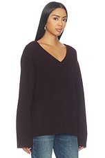 The Cashmere Relaxed V Sweater - thumbnail 5