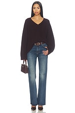 The Cashmere Relaxed V Sweater - thumbnail 7