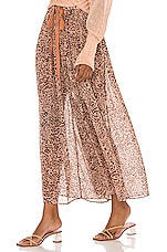 Product image of Free People PANTALÓN SLEEPIN. Click to view full details