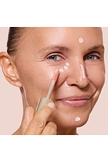 Brightening Under-Eye Corrector - thumbnail 10