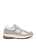 2002R Sneakers