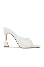 Samantha Sandal