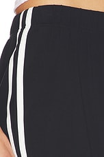 Ella Airweight Track Short - thumbnail 9
