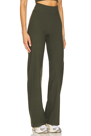 437 The Essentials Pant in Dark Green