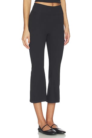 437 The Perfect Capri Pants in Black