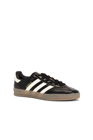 adidas Originals Gazelle Indoor Sneaker in Black. Size Mens 9.5 / Womens 10.5. Also