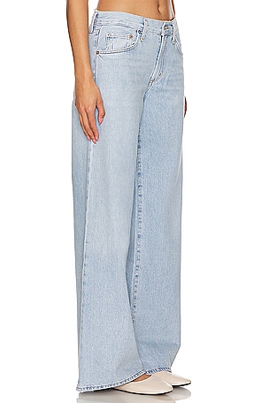 AGOLDE Clara Low Rise Baggy Flare Jeans in Denim-Light