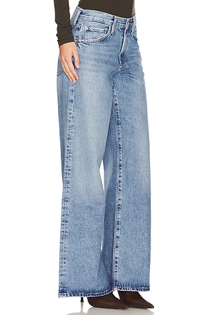 AGOLDE Clara Low Rise Baggy Flare in Denim-Medium