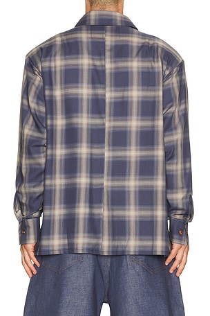 Art community camisa franela en color azul mareno