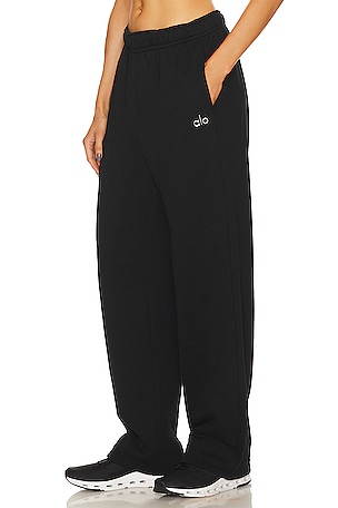 alo Accolade Straight Leg Sweatpant in Black