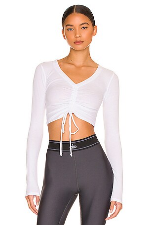 2025新入荷 Top Cropped Cinch Ribbed alo in REVOLVE | White ヨガ・ピラティス