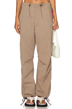 ALPHA INDUSTRIES Parachute Pant in Brown