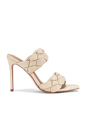 Isla Mule in Bone Alias Mae