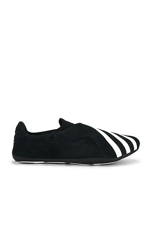 adidas Originals x Pharrell Williams Yoga Vario Sneaker in Black