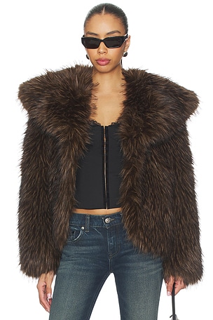 Yara Fox Coat Apparis