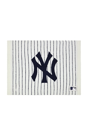 Barefoot Dreams Cozychic New York Yankees Stroller Blanket in White