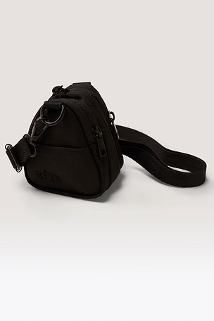 BEIS The Expandable Duffle Charm in Black