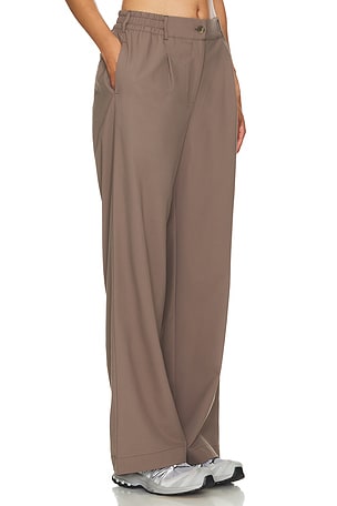 Beyond Yoga Status Trousers in Brown