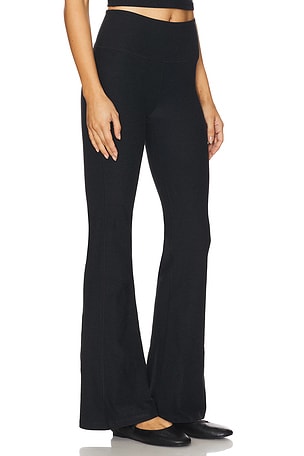 Beyond Yoga Spacedye Midrise Bootcut Pant in Black. Size XS. Also