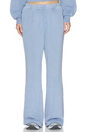 JAMBES LARGES Beyond Yoga