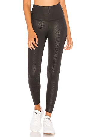 (取寄) ビヨンドヨガ レディース バイパー ハイ ウェスト ミディ レギンス Beyond Yoga women Viper High Waisted Midi Leggings Viper Black Beyond Yoga Viper High Waisted Midi Legging in Viper Black | REVOLVE