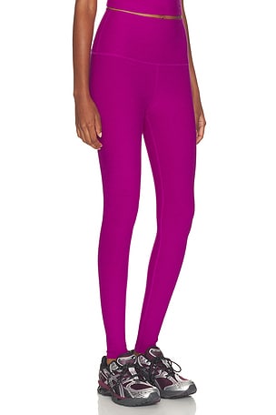 Beyond yoga leggengs de tiro alto spacedye caught en the midi en color fucsia