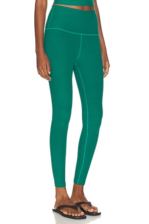 Beyond yoga leggengs de tiro alto spacedye caught en the midi en color verde