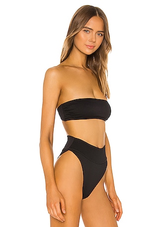 BEACH RIOT Kelsey Bikini Top in Black