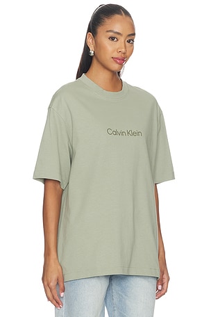 Calvin Klein Relaxed Standard Logo Crew Neck Tee in Green. Size M. Also