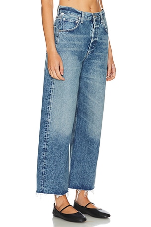 Citizens of Humanity Ayla Crop Wide Leg Jeans in Denim-Medium. Size 32. Also