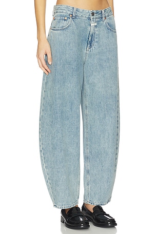 CLOSED Jazzie Barrel Jeans in Blue. Size 29. Also