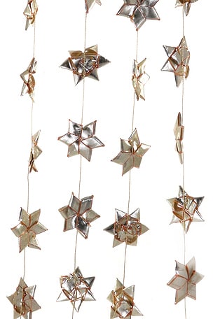 FESTÃO SHIMMERING RIBBON GARLAND Cody Foster & Co