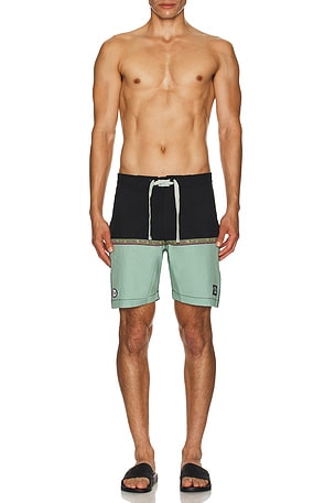 Monolith 18" Boardshort Critical Slide