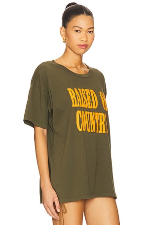 DAYDREAMER Raised On Country Merch Tee in Army. Size XS. Also