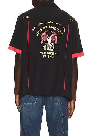 Deus ex macheN/A camisa en color negro