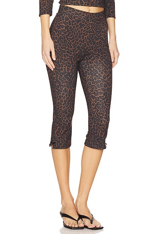 GUIZIO x REVOVLE Caria Capri Printed Pants in Brown