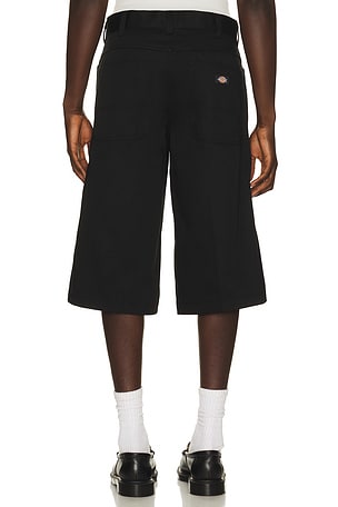 Dickies 17 Twill Shorts in Black. Size 34. Also